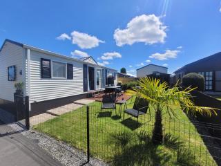 Chalet Sea-renity Lakeside met jacuzzi - Jabbeke - 9