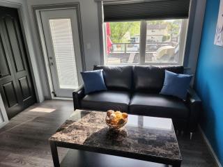 Loft with Patio & Hot tub - Lethbridge - 7