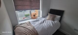 Modern 3Bed House in Slough - 3