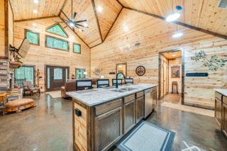 Near Choctaw Casino Broken Bow Cabin with Hot Tub! - 3
