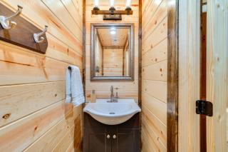 Near Choctaw Casino Broken Bow Cabin with Hot Tub! - Broken Bow - 1