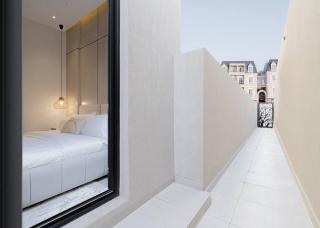 luxury apartment with private entrance self check-in - 4