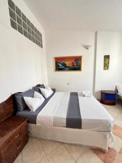 Lungomare Beachfront Apartments - Durazzo - 2