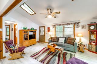 On-Site Lake and Pool Access Cabin in Newland! - Newland - 6