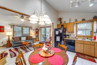 On-Site Lake and Pool Access Cabin in Newland! - Newland - 5