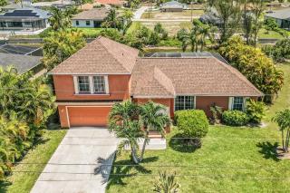 3 Bedroom Villa on Sweetwater Canal NEW - Cape Coral - 1
