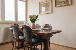 Classic And Elegant Style In Old Town - Bologna - 6