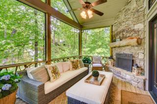 Luxe Trillium Home with Fire Pit, 5 Mi to Cashiers - Cullowhee - 9