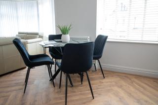 Gynn Stays - Apartment One - 5