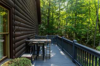 Story Book Cabin with Mountain Views, Game Cave, Hot Tub and Close to Downtown - Blue Ridge - 6