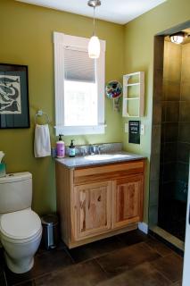 Dwntwn home, Prvt Rooftop and Soaking Tub! - Burlington - 4