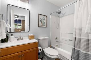 8 mi Lackland AFB BMT HotTub Game Room Bocce Ball - 2