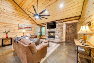 Broken Bow Cabin with Private Hot Tub 14 Mi to Lake - Broken Bow - 8