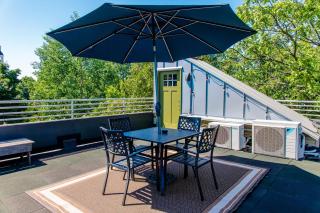 Dwntwn home, Prvt Rooftop and Soaking Tub! - 1