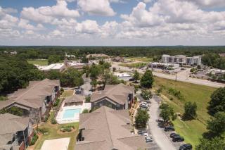 Vibrant Living Near Auburn University l 4BR 4BA - 1