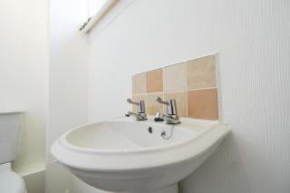Livingston 4 Bed + Car Space - 2