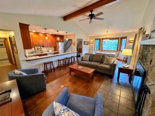 O8 Renovated Forest Cottage Townhome with great Mt Washington views fast wifi Walk to skiing - Carroll - 7