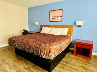 Hampton Motor Inn - 3