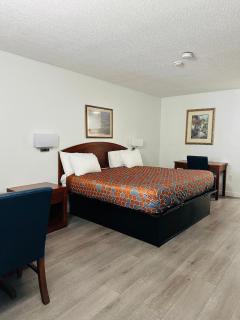 Hampton Motor Inn - 1