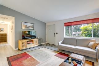 Pet-Friendly Sammamish Home with Deck about 3 Mi to Lake - Sammamish - 6