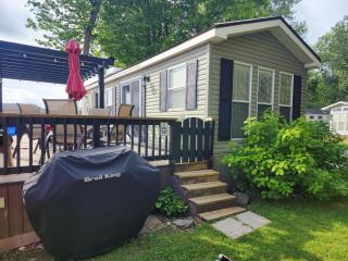 2 BR Cottage with Lake View at Sherkston Resort, Sleep 6 - Port Colborne - 6