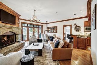Ski-in Ski-out 1 BdrDen in exclusive Horizon Pass condo - 7