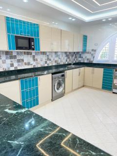 فيلا أول صف على البحر مارينا 5الساحل الشمالي 7 غرف كود 88 - 4