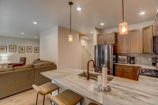 New - Blue Bear Lodge - Prime location - Air Conditioning - WiFi - Fireplace - McCall - 5