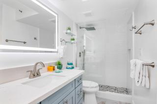 Chic and Upscale Waikiki Beach Ocean View with Parking - Honolulu - 5