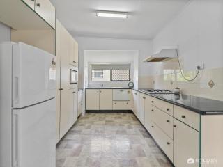 Colleen's Beach Shack! - Emu Park - 2