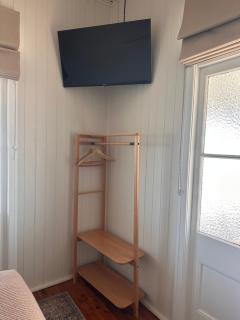 Inglewood Hotel - - 1