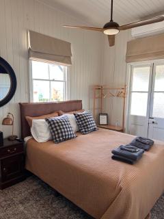 Inglewood Hotel - - 6