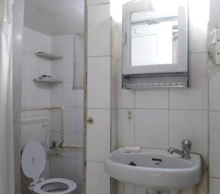 Studio ground floor khar - Mumbai - 2