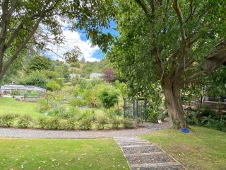 Superb studio retreat with Spa, Pool & BBQ access - Whanganui - 1