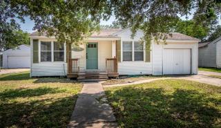 Seaside Serenity Dual Dwellings for Family & Frie - 8
