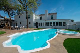 Coastal Elegance Unveiled - 2