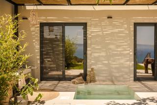 Hilaritas Suites Kefalonia, Luxury Villa-Style Suites with Private Pool & Stunning Sea Views - 2