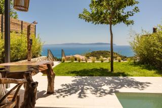 Hilaritas Suites Kefalonia, Luxury Villa-Style Suites with Private Pool & Stunning Sea Views - 1