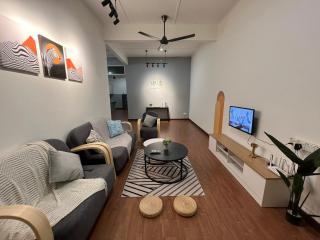 Cozy 10Pax 3BR Near TCempedak Beach, Netflix - Kuantan - 0