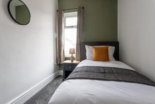 4-Bed Darlington House for Contractors Sleeps 7 - 5