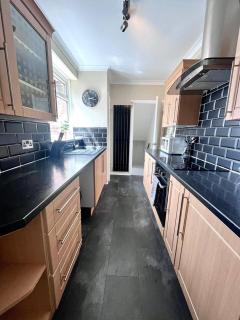 Great 3 BDRM house near city - 8