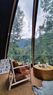 Dôme entre montagnes et forêt - 4