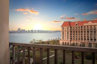 Crowne Plaza QingdaoOrientalMovieMetropolis by IHG - Huangdao - 6