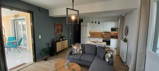 Garden Seaview Luxury Apartment - Mitilene - 8