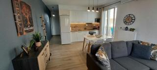 Garden Seaview Luxury Apartment - Mitilene - 4