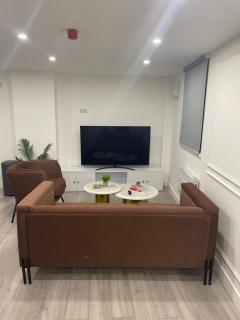A Luxury High-End Studio - Birmingham - 6