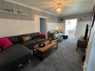 Ocean Cottage, Ferring - seaside cottage moments from the beach and Bluebird cafe - Ferring - 0
