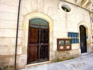 Carini House - Syracuse - 5