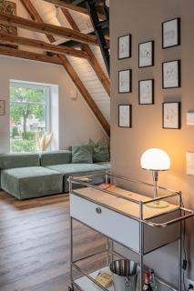 Traumhafte Ferienwohnung am Park, großer Balkon, voll ausgestattete Küche, Schreibtisch, WiFi, Smart TV, Carport, Wallbox, Fahrräder - 6