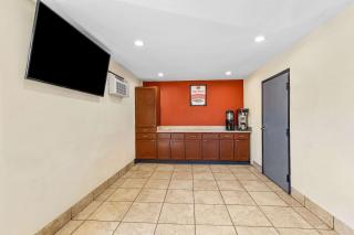 Econo Lodge Akron Copley Northwest - Montrose - 5